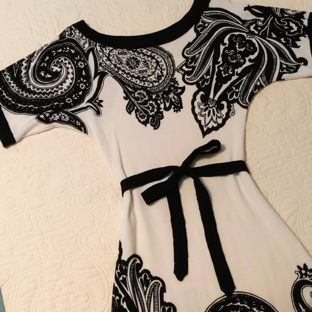 WHBM black & white paisley sweater tunic with tie belt